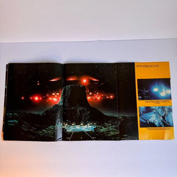 Vintage 1977 Close Encounters Program & 1978 Official Authorized Ed Magazine - Picture 7 of 12